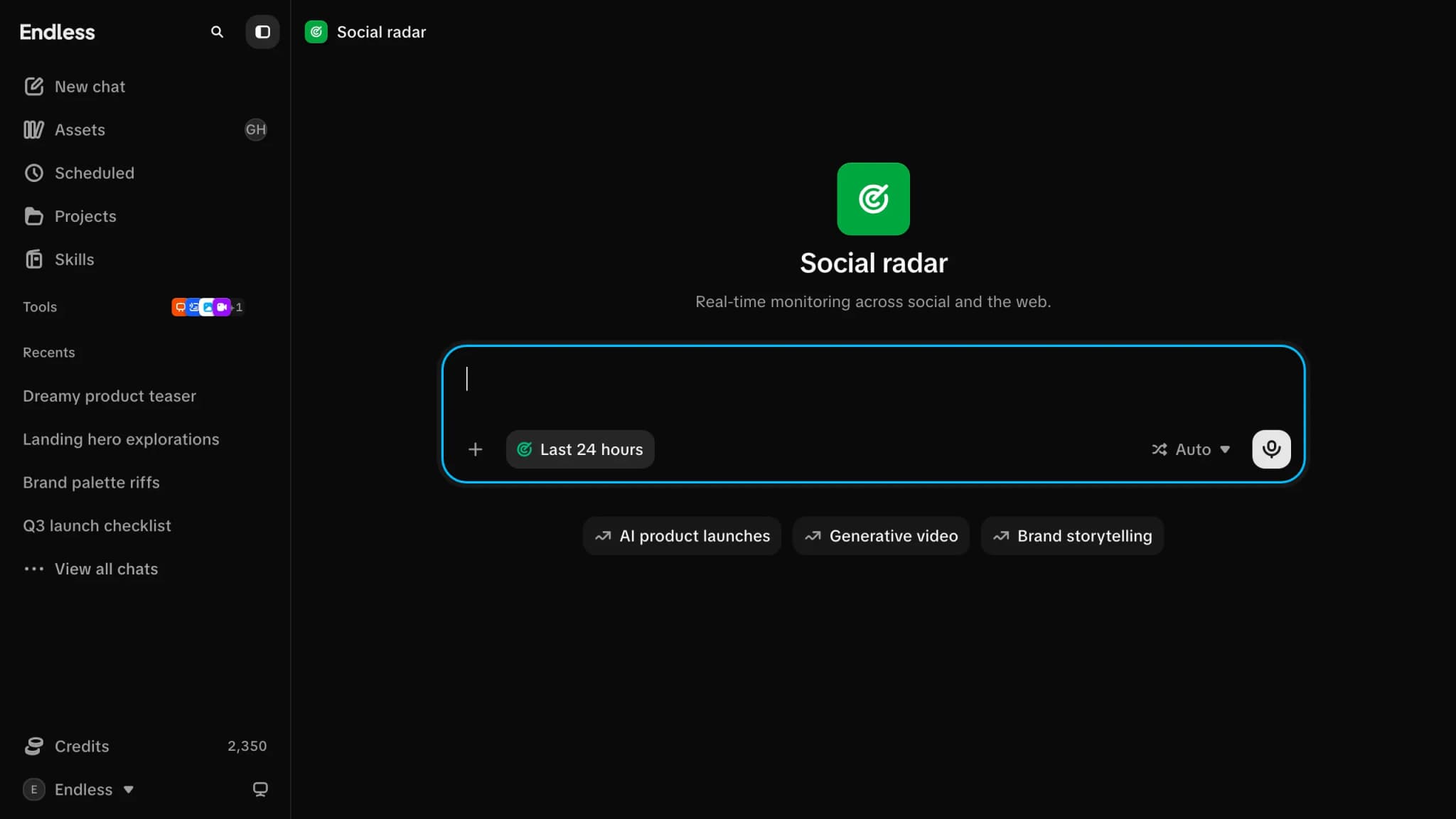 A visualização do radar social, com os assuntos em alta listados abaixo da caixa de prompt.